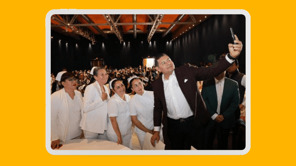 Armenta encabeza homenaje a enfermeras y enfermeros en Puebla