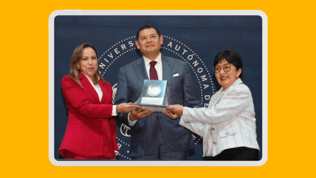 Reconoce BUAP trayectoria de Alejandro Armenta con presea académica