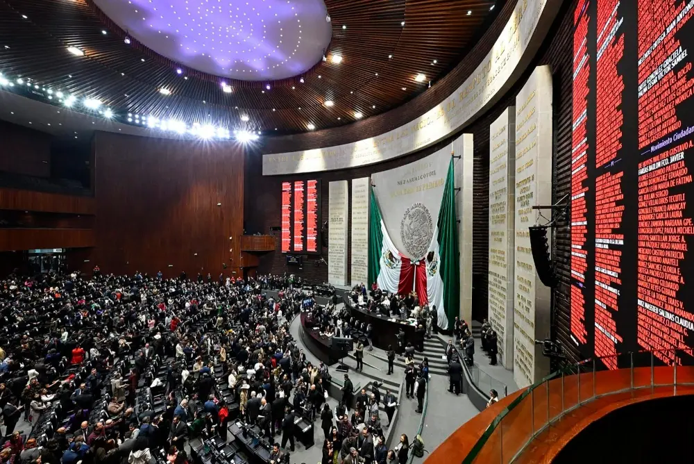 Diputados avalan reforma para frenar pensiones doradas en México