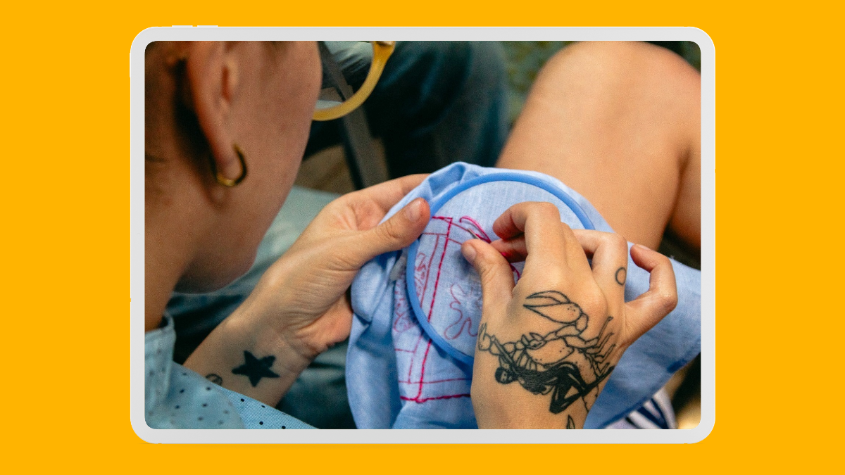 Taller propone abordar el duelo a través del bordado y la memoria