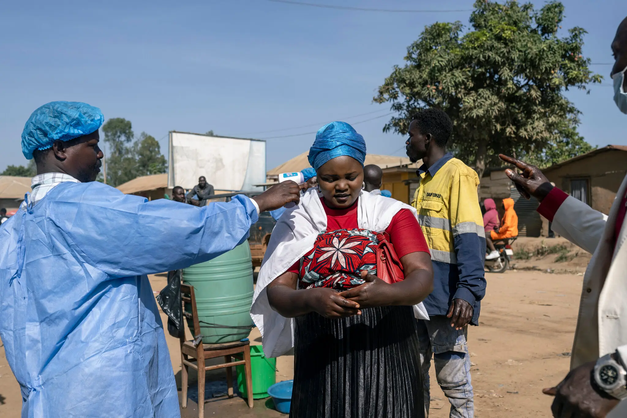 OMS alerta que brote de ébola en Congo supera capacidad médica