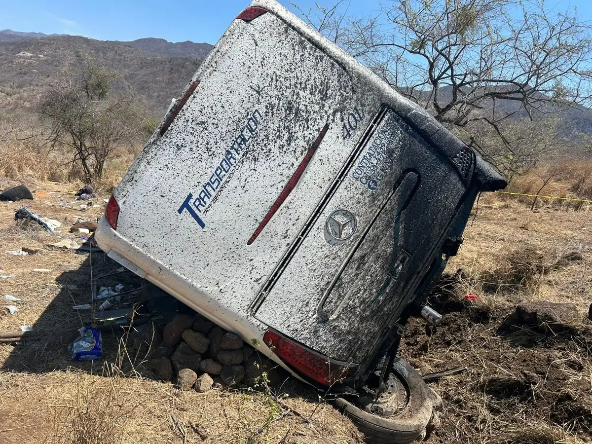 Tragedia en Nayarit: Autobús turístico vuelca y deja saldo de 11 fallecidos