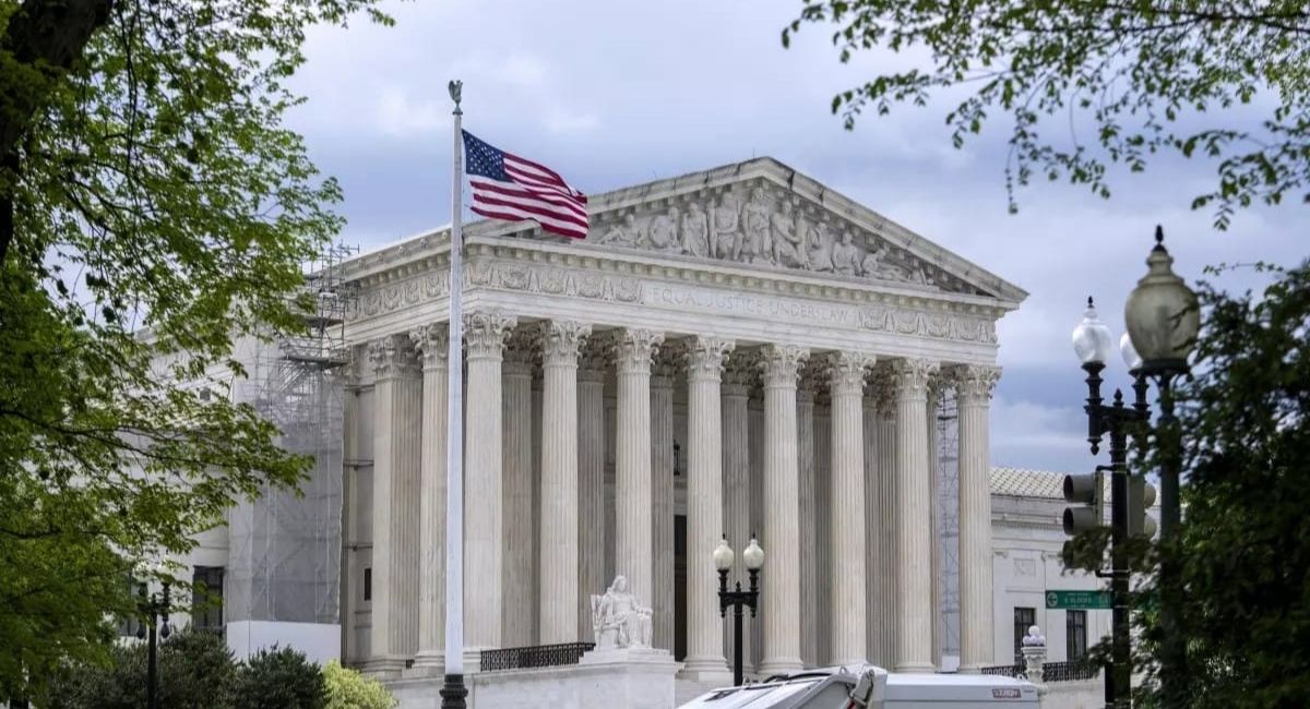 Corte Suprema frena intento de Trump contra ciudadanía por nacimiento