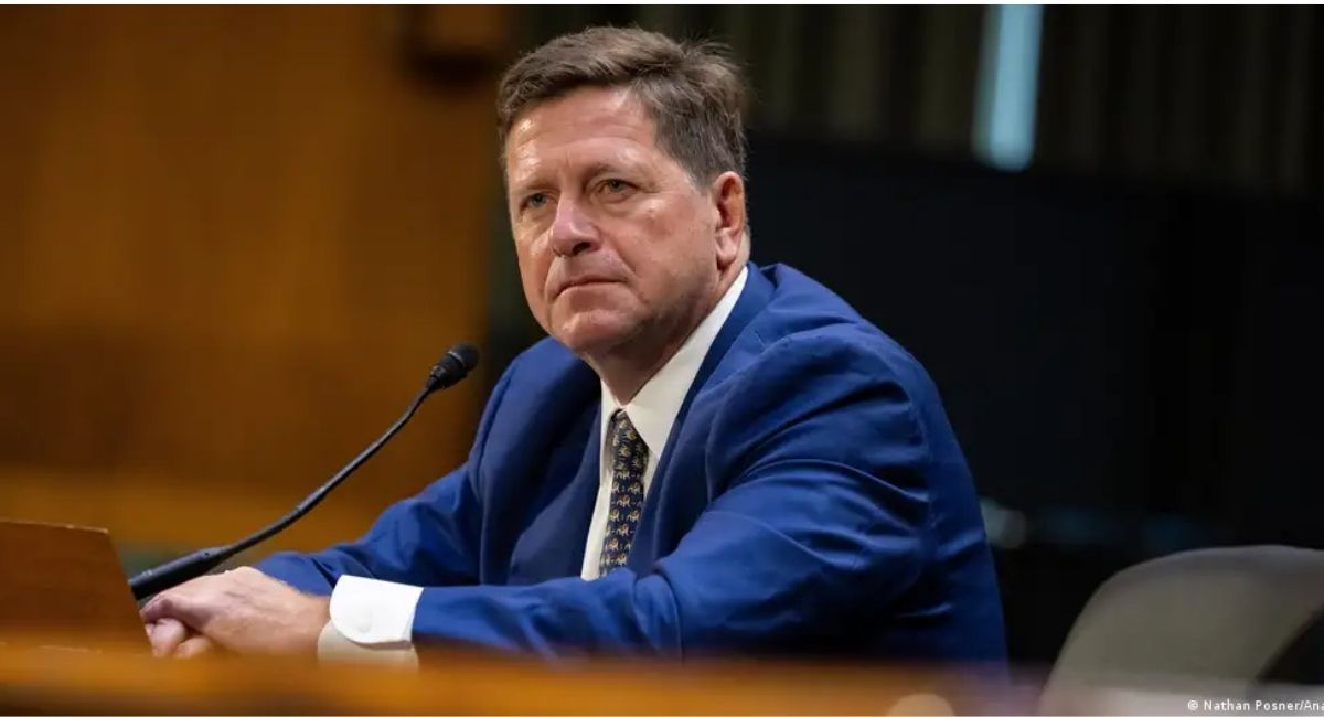 Senado de EU confirma a Jay Clayton como nuevo jefe de inteligencia