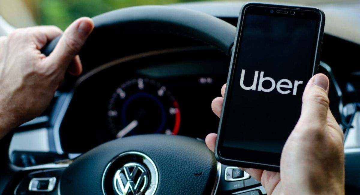Uber despedirá a 3 mil 300 empleados para impulsar los robotaxis este 2026